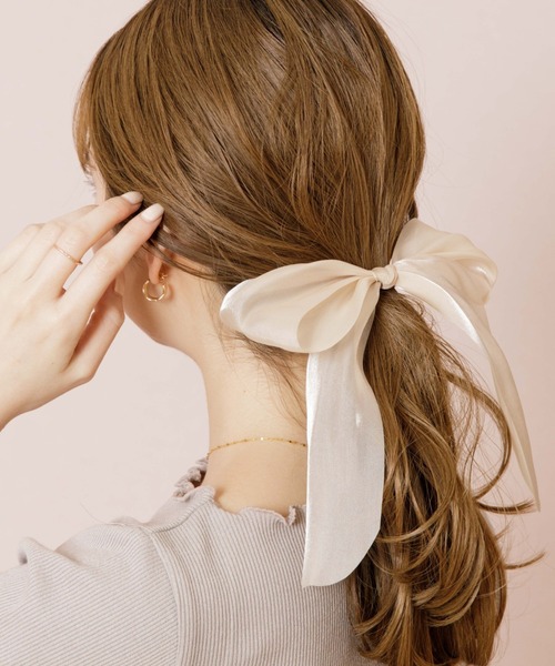 flower(フラワー)の「グロスリボンゴム(ヘアゴム・レディース・ブラウン/ベージュ・FREE)」の2枚目の写真