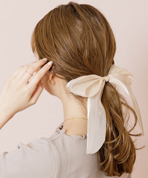 flower(フラワー)の「グロスリボンゴム(ヘアゴム・レディース・ブラウン/ベージュ・FREE)」の7枚目の写真