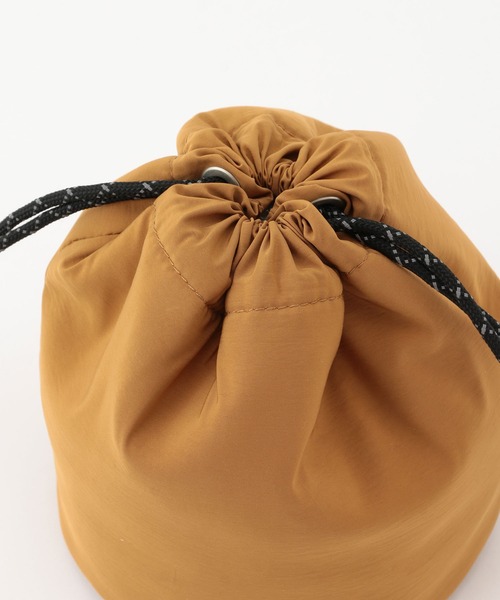 ADAM ET ROPE'（アダムエロペ）の「【CESSE】巾着バッグ（ハンドバッグ・メンズ・ブラック/ベージュ/グレー・FREE）」の9枚目の写真