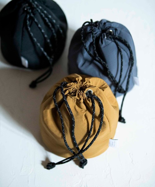 ADAM ET ROPE'（アダムエロペ）の「【CESSE】巾着バッグ（ハンドバッグ・メンズ・ブラック/ベージュ/グレー・FREE）」の11枚目の写真