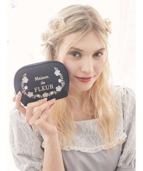 Maison de FLEUR（メゾンドフルール）の「ネモフィラ刺繍ティッシュ