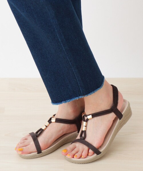 SHOO・LA・RUE（シューラルー）の「◆Tアクセバックゴムサンダル（サンダル・レディース・チャコールグレー/キャメル/ダークブラウン・25/35/45）」の5枚目の写真