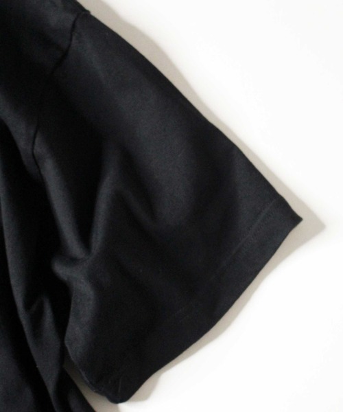 AVIREX（アヴィレックス）の「【WEB&DEPOT店限定】バンダナ プリント ボックスロゴ Tシャツ/ BANDANA PRINT BOX LOGO T-SHIRT（Tシャツ/カットソー・メンズ・ブラック/レッド/クリアレッド/ブラック系その他/ネイビー/ブルー・MEDIUM/LARGE/X-LARGE/XX-LARGE）」の19枚目の写真