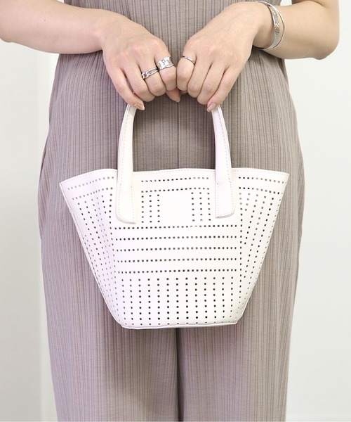 Riberry（リベリー）の「パンチングハンドバッグ（ハンドバッグ・レディース・ホワイト/ブラック/ブラウン/キャメル・FREE）」の5枚目の写真