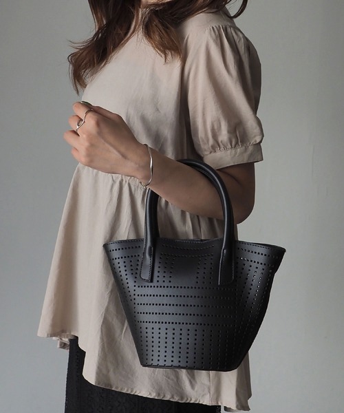 Riberry（リベリー）の「パンチングハンドバッグ（ハンドバッグ・レディース・ホワイト/ブラック/ブラウン/キャメル・FREE）」の15枚目の写真