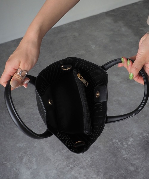 Riberry（リベリー）の「パンチングハンドバッグ（ハンドバッグ・レディース・ホワイト/ブラック/ブラウン/キャメル・FREE）」の17枚目の写真