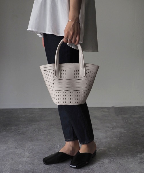 Riberry（リベリー）の「パンチングハンドバッグ（ハンドバッグ・レディース・ホワイト/ブラック/ブラウン/キャメル・FREE）」の20枚目の写真