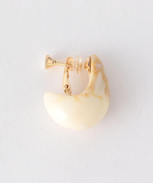 green label relaxing（グリーンレーベルリラクシング）の「マーブル ドロップ イヤリング（イヤリング・レディース・ベージュ/ブラウン/ケリー・FREE）」の5枚目の写真