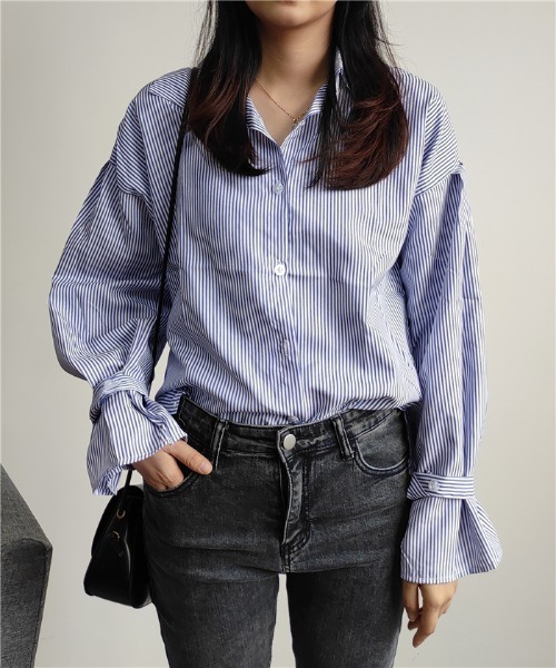 MAISON DE THERESE（メゾン ド テレーズ）の「細ストライプシャツブラウス ボリュームスリーブストライプシャツ（シャツ/ブラウス・レディース・ブルー/ブラック・MEDIUM/SMALL/LARGE）」の4枚目の写真