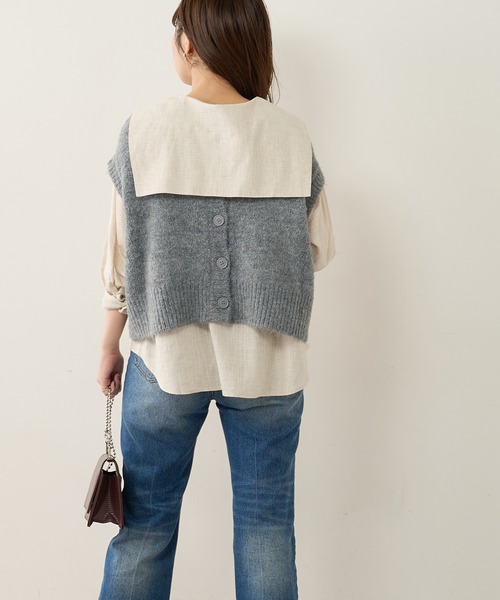 natural couture(ナチュラルクチュール)の「【WEB限定】バックボタンデザインほんわりベスト(ベスト・レディース・アイボリー/モカ/スミクロ・FREE)」の2枚目の写真