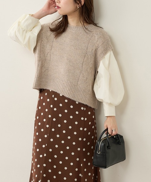 natural couture(ナチュラルクチュール)の「【WEB限定】バックボタンデザインほんわりベスト(ベスト・レディース・アイボリー/モカ/スミクロ・FREE)」の3枚目の写真