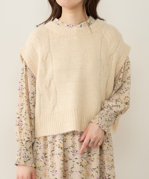 natural couture(ナチュラルクチュール)の「【WEB限定】バックボタンデザインほんわりベスト(ベスト・レディース・アイボリー/モカ/スミクロ・FREE)」の5枚目の写真
