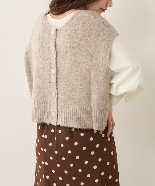 natural couture(ナチュラルクチュール)の「【WEB限定】バックボタンデザインほんわりベスト(ベスト・レディース・アイボリー/モカ/スミクロ・FREE)」の4枚目の写真