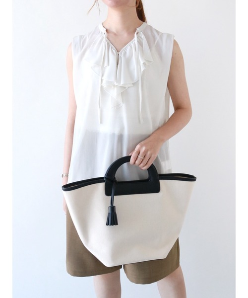 Te chichi(テチチ)の「楊柳シフォンラッフルブラウス(シャツ/ブラウス・レディース・ブラック/オフホワイト/グリーン・フリ-)」の2枚目の写真