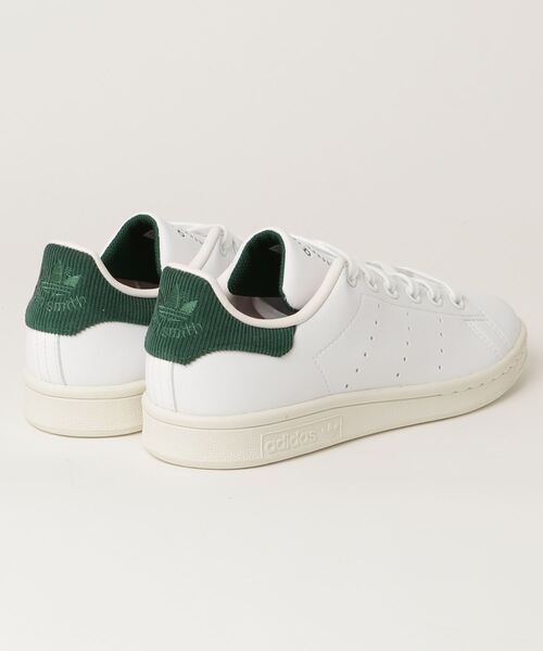 adidas（アディダス）の「スタンスミス [STAN SMITH] アディダスオリジナルス（スニーカー・メンズ・ホワイト×グリーン・22.5cm/26.5cm/24.5cm/27.5cm/25.0cm/28.0cm/23.0cm/27.0cm/25.5cm/28.5cm/26.0cm/29.0cm/22.0cm/23.5cm/24.0cm/29.5cm）」の2枚目の写真