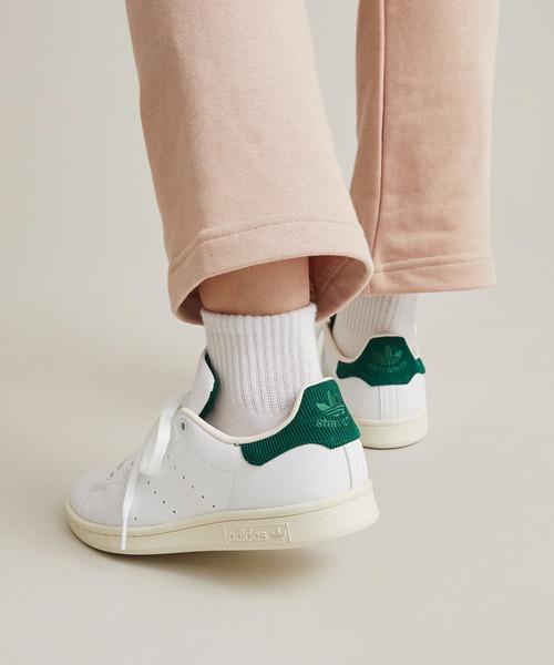adidas（アディダス）の「スタンスミス [STAN SMITH] アディダスオリジナルス（スニーカー・メンズ・ホワイト×グリーン・22.5cm/26.5cm/24.5cm/27.5cm/25.0cm/28.0cm/23.0cm/27.0cm/25.5cm/28.5cm/26.0cm/29.0cm/22.0cm/23.5cm/24.0cm/29.5cm）」の13枚目の写真