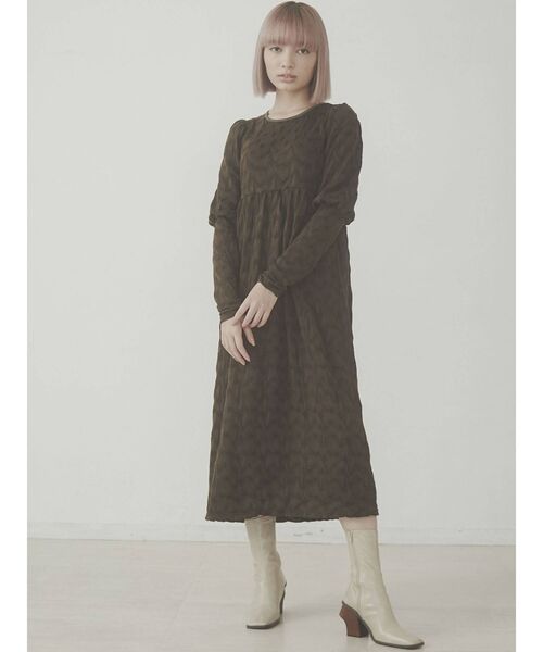 merry jenny（メリージェニー）の「ジャガードカットマキシワンピース（ワンピース・レディース・ブラック/ベージュ/ブラウン・FREE）」の2枚目の写真