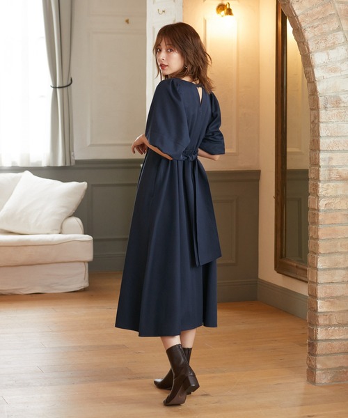 Rewde（ルゥデ）の「バックコンシャスチェック柄ワンピース（1R05-09234A）（ワンピース・レディース・ベージュ/ネイビー/グレー・S/M/L）」の4枚目の写真