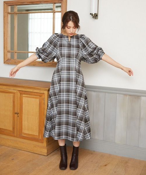 Rewde（ルゥデ）の「バックコンシャスチェック柄ワンピース（1R05-09234A）（ワンピース・レディース・ベージュ/ネイビー/グレー・S/M/L）」の17枚目の写真