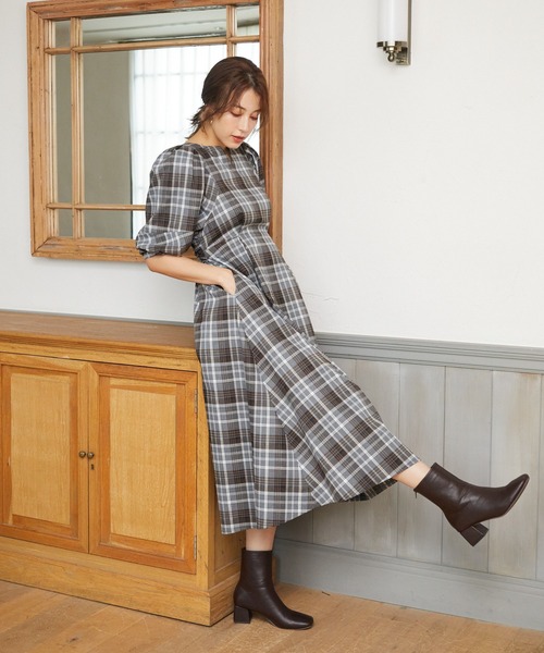 Rewde（ルゥデ）の「バックコンシャスチェック柄ワンピース（1R05-09234A）（ワンピース・レディース・ベージュ/ネイビー/グレー・S/M/L）」の5枚目の写真