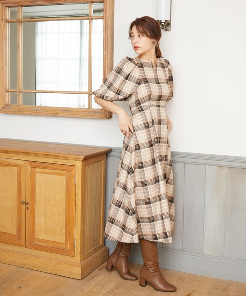 Rewde（ルゥデ）の「バックコンシャスチェック柄ワンピース（1R05-09234A）（ワンピース・レディース・ベージュ/ネイビー/グレー・S/M/L）」の8枚目の写真