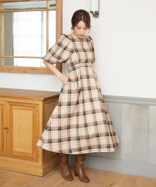 Rewde（ルゥデ）の「バックコンシャスチェック柄ワンピース（1R05-09234A）（ワンピース・レディース・ベージュ/ネイビー/グレー・S/M/L）」の6枚目の写真