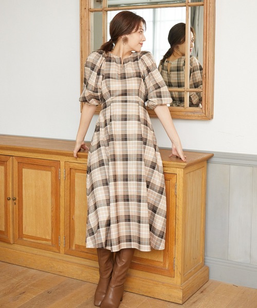 Rewde（ルゥデ）の「バックコンシャスチェック柄ワンピース（1R05-09234A）（ワンピース・レディース・ベージュ/ネイビー/グレー・S/M/L）」の14枚目の写真
