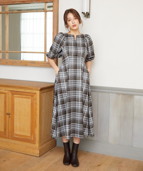 Rewde（ルゥデ）の「バックコンシャスチェック柄ワンピース（1R05-09234A）（ワンピース・レディース・ベージュ/ネイビー/グレー・S/M/L）」の10枚目の写真