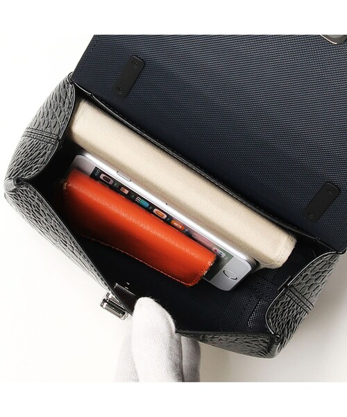 LACOSTE（ラコステ）の「アメリア エンボスレザーショルダーバッグ（ショルダーバッグ・レディース・ブラック/イエロー/チェリーレッド/ベージュ・FREE）」の16枚目の写真