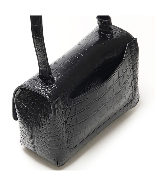 LACOSTE（ラコステ）の「アメリア エンボスレザーショルダーバッグ（ショルダーバッグ・レディース・ブラック/イエロー/チェリーレッド/ベージュ・FREE）」の17枚目の写真