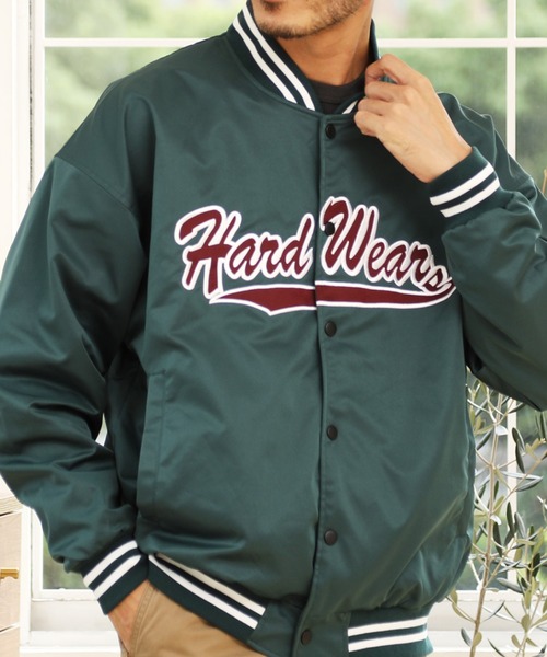 jiggys shop(ジギーズショップ)の「ポリツイル ロゴワッペン スタジャン(スタジャン・メンズ・グレイッシュベージュ/グリーン/ブラック/ワイン・MEDIUM/LARGE)」の3枚目の写真