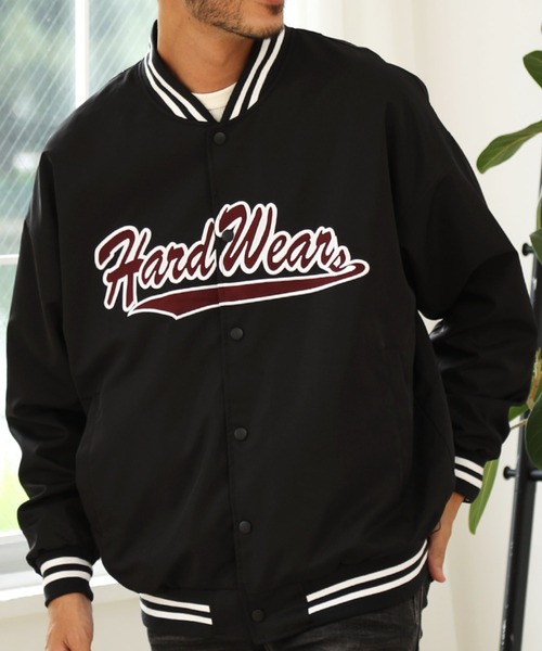 jiggys shop(ジギーズショップ)の「ポリツイル ロゴワッペン スタジャン(スタジャン・メンズ・グレイッシュベージュ/グリーン/ブラック/ワイン・MEDIUM/LARGE)」の2枚目の写真