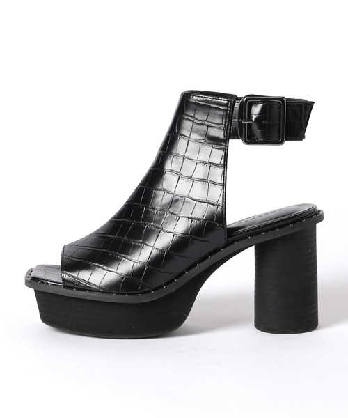 PAGEBOY(ページボーイ)の「スタッズボリュームサンダル(サンダル・レディース・ブラック系その他/ホワイト系その他/ブラック/ゼブラ・M/L)」の13枚目の写真