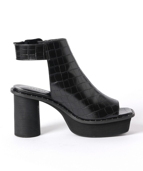 PAGEBOY(ページボーイ)の「スタッズボリュームサンダル(サンダル・レディース・ブラック系その他/ホワイト系その他/ブラック/ゼブラ・M/L)」の8枚目の写真