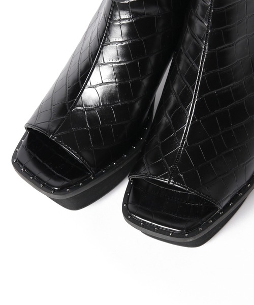 PAGEBOY(ページボーイ)の「スタッズボリュームサンダル(サンダル・レディース・ブラック系その他/ホワイト系その他/ブラック/ゼブラ・M/L)」の14枚目の写真