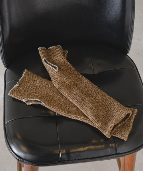 Kastane(カスタネ)の「配色ステッチアームウォーマー(アームカバー・レディース・ライトグレー/ブラウン/アイボリー・FREE)」の3枚目の写真