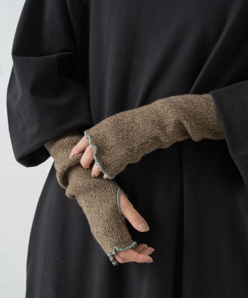 Kastane(カスタネ)の「配色ステッチアームウォーマー(アームカバー・レディース・ライトグレー/ブラウン/アイボリー・FREE)」の10枚目の写真