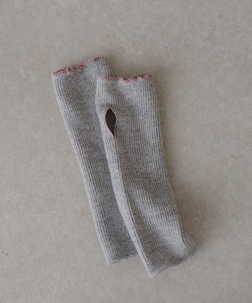 Kastane(カスタネ)の「配色ステッチアームウォーマー(アームカバー・レディース・ライトグレー/ブラウン/アイボリー・FREE)」の7枚目の写真