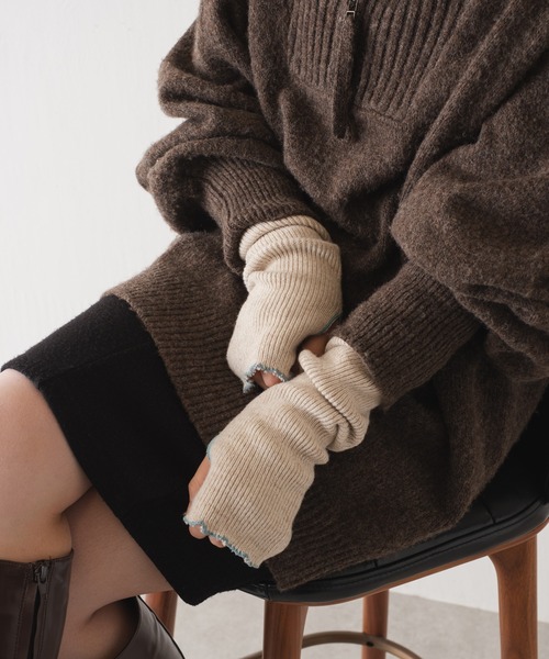 Kastane(カスタネ)の「配色ステッチアームウォーマー(アームカバー・レディース・ライトグレー/ブラウン/アイボリー・FREE)」の8枚目の写真