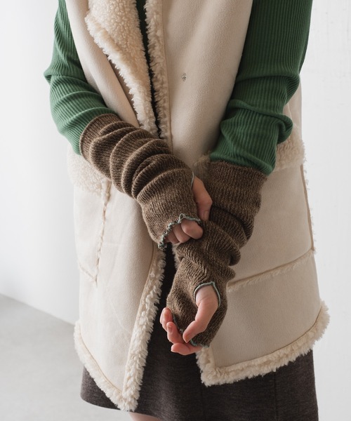 Kastane(カスタネ)の「配色ステッチアームウォーマー(アームカバー・レディース・ライトグレー/ブラウン/アイボリー・FREE)」の12枚目の写真