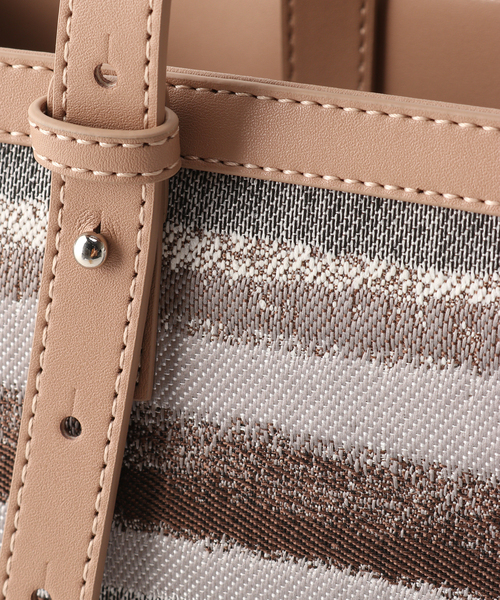 the dilettante（ザ・ディレッタント）の「【the dilettante / ザ ディッレタント】ストライププリントバッグ（トートバッグ・レディース・ベージュ系その他・FREE）」の4枚目の写真