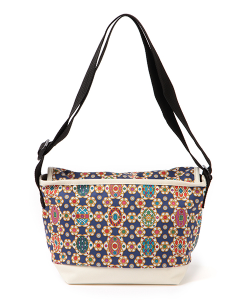 Manhattan Portage（マンハッタンポーテージ）の「●Manhattan Portage×BEAMS BOY / 別注“1605” LIBERTY 15SS（ショルダーバッグ・レディース・ブラック/ネイビー・ONE SIZE）」の9枚目の写真