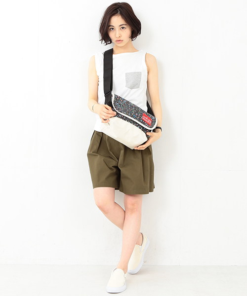 Manhattan Portage（マンハッタンポーテージ）の「●Manhattan Portage×BEAMS BOY / 別注“1605” LIBERTY 15SS（ショルダーバッグ・レディース・ブラック/ネイビー・ONE SIZE）」の11枚目の写真