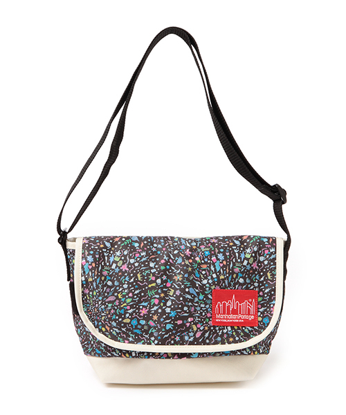 Manhattan Portage（マンハッタンポーテージ）の「●Manhattan Portage×BEAMS BOY / 別注“1605” LIBERTY 15SS（ショルダーバッグ・レディース・ブラック/ネイビー・ONE SIZE）」の13枚目の写真