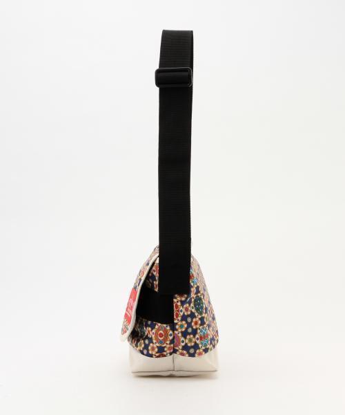 Manhattan Portage（マンハッタンポーテージ）の「●Manhattan Portage×BEAMS BOY / 別注“1605” LIBERTY 15SS（ショルダーバッグ・レディース・ブラック/ネイビー・ONE SIZE）」の16枚目の写真