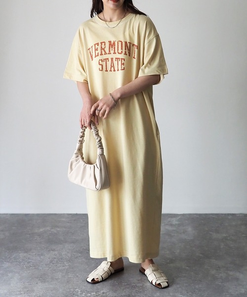 Riberry(リベリー)の「カレッジロゴ半袖ワンピース(ワンピース・レディース・ベージュ/ブルー/オートミール/スミクロ/ブラック×ホワイト・FREE)」の3枚目の写真