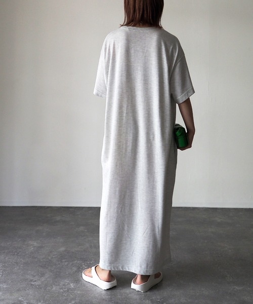 Riberry(リベリー)の「カレッジロゴ半袖ワンピース(ワンピース・レディース・ベージュ/ブルー/オートミール/スミクロ/ブラック×ホワイト・FREE)」の7枚目の写真