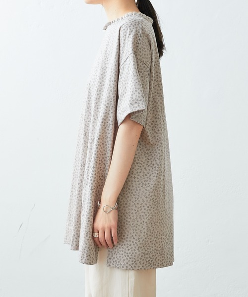 PUAL CE CIN（ピュアルセシン）の「小花プリント襟フリルチュニック（Tシャツ/カットソー・レディース・ベージュ/オフホワイト/サックスブルー・FREE）」の14枚目の写真