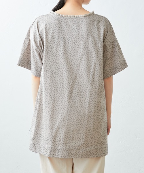 PUAL CE CIN（ピュアルセシン）の「小花プリント襟フリルチュニック（Tシャツ/カットソー・レディース・ベージュ/オフホワイト/サックスブルー・FREE）」の15枚目の写真