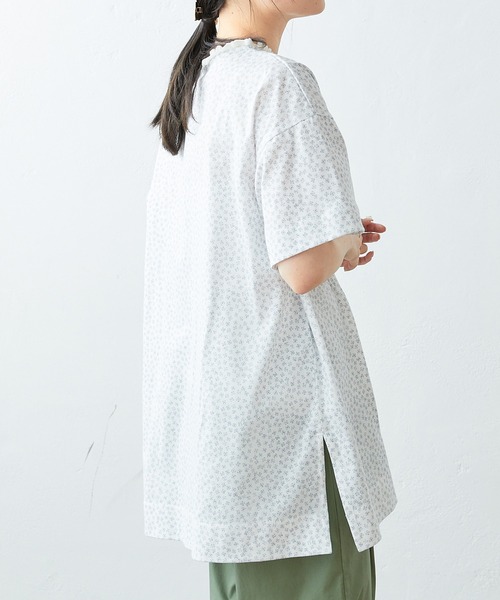 PUAL CE CIN（ピュアルセシン）の「小花プリント襟フリルチュニック（Tシャツ/カットソー・レディース・ベージュ/オフホワイト/サックスブルー・FREE）」の5枚目の写真